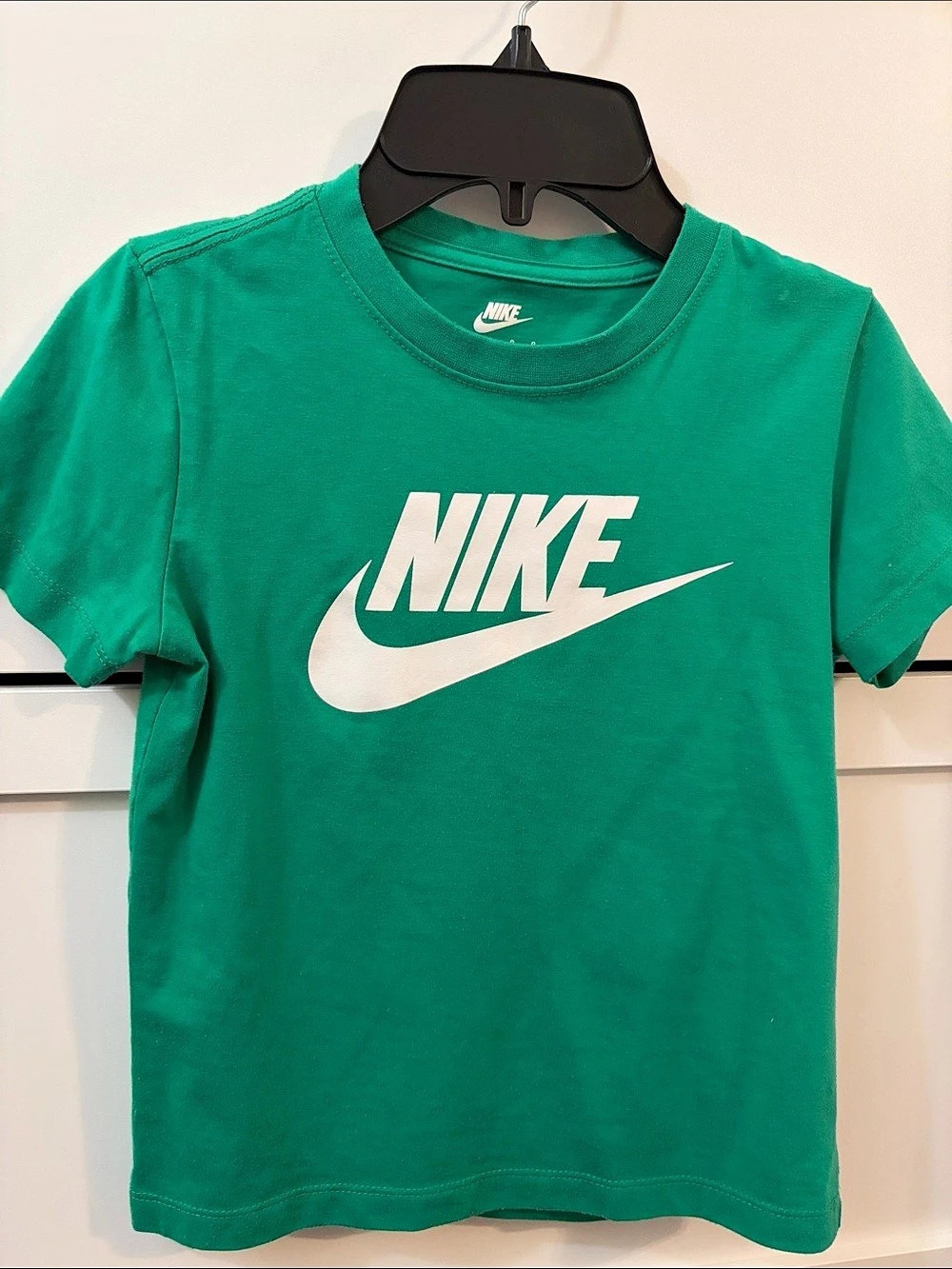 Nike Kids Futura Logo Tee Boys Size 7 Green Logo T-Shirt Like New